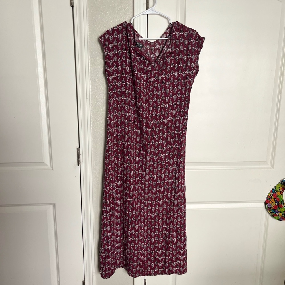 🔴 CLEARANCE LAST CALL!
Elegant Maroon Patterned Midi Dress‎